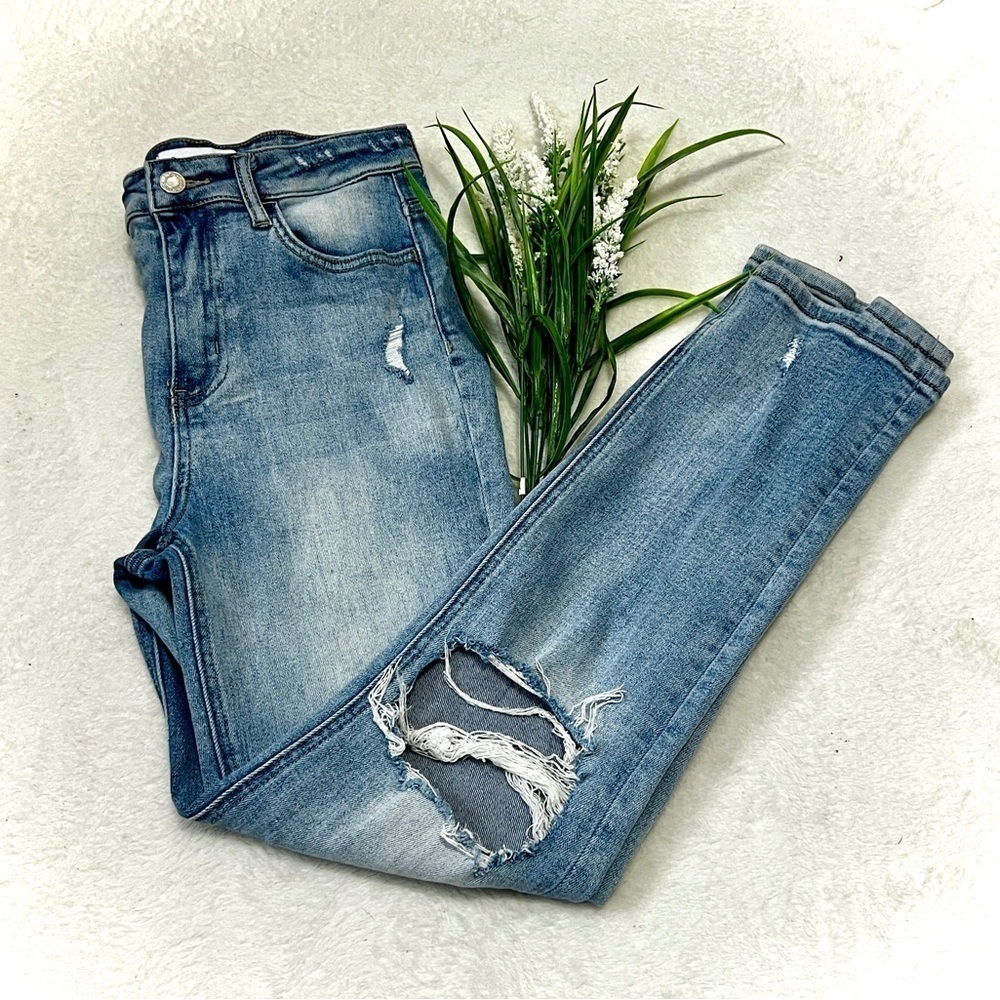 VERVET Light Wash Distressed Straight Leg Jean - Size 26
